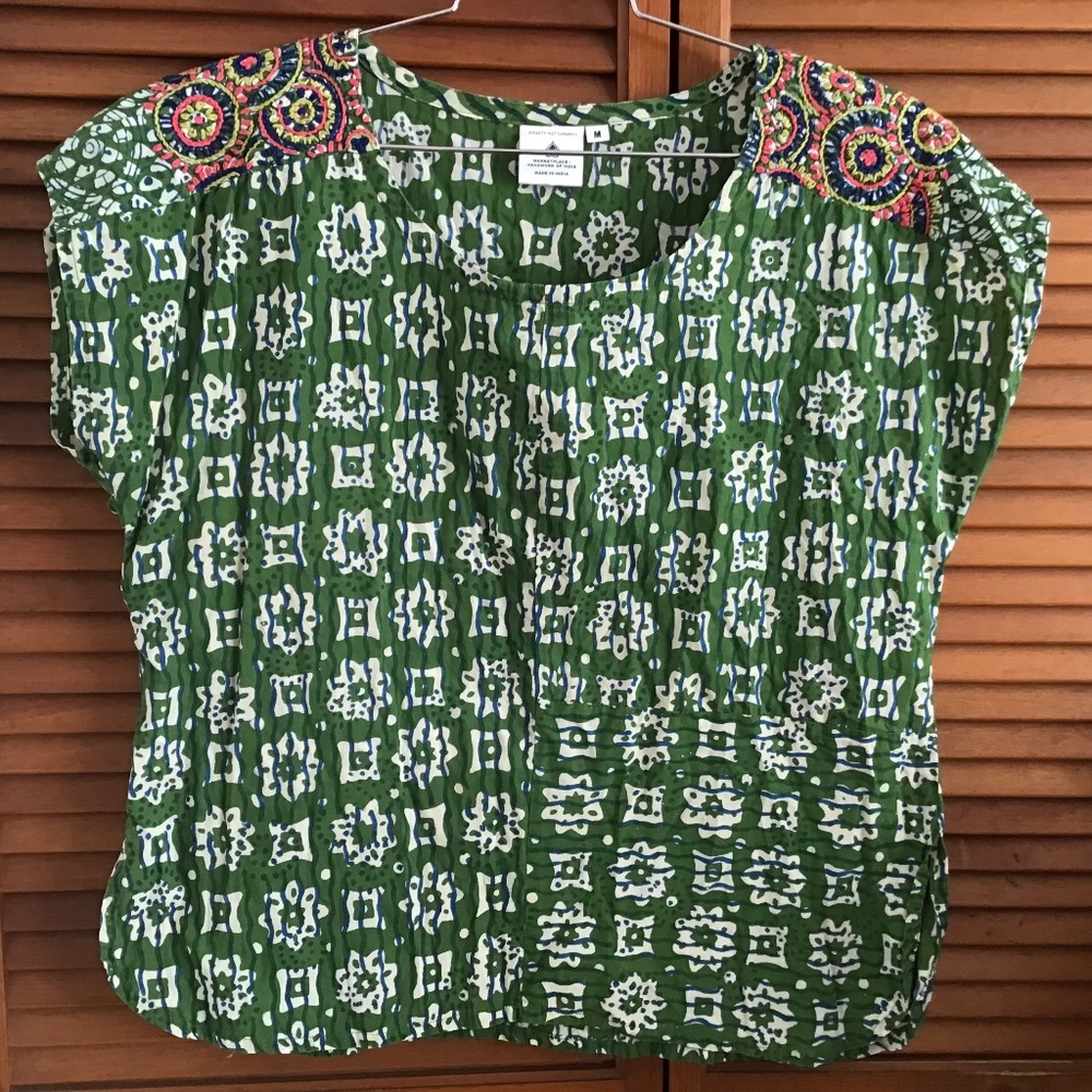 Marketplace..embroidery great summer top